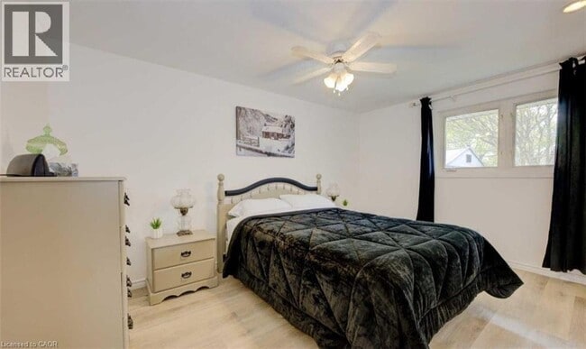 Photo - 275 Kingswood Dr