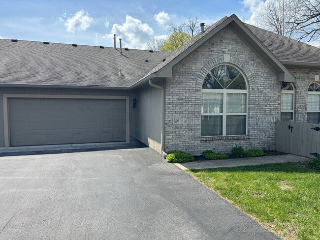 Well-Maintained Condo with 2 Bonus Rooms & Attached 2-Car Garage
