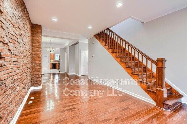 Photo - 2826 Huntingdon Ave