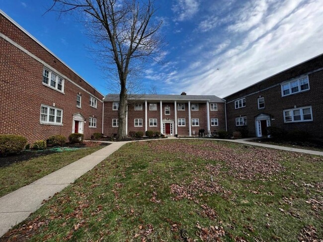 Building Photo - Lovely Cherry Hill Parke 2nd floor 2 bedro... Rental