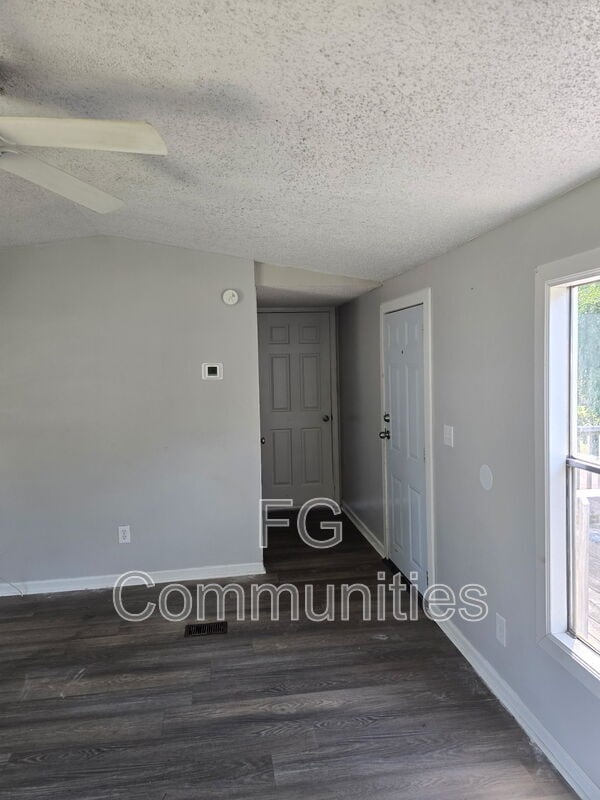 Photo - 106 Mike Rd