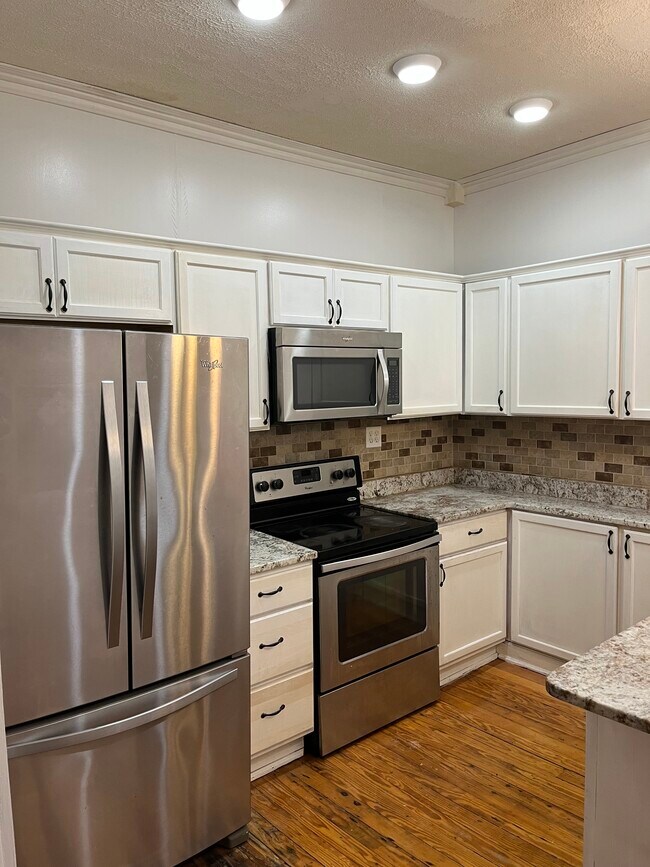Kitchen - 505 Wallace Ave Unit 1