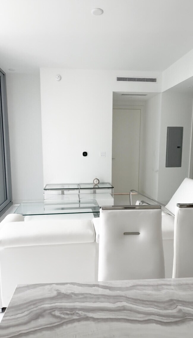 Photo - 300 Biscayne Blvd Way Unidad 2508w