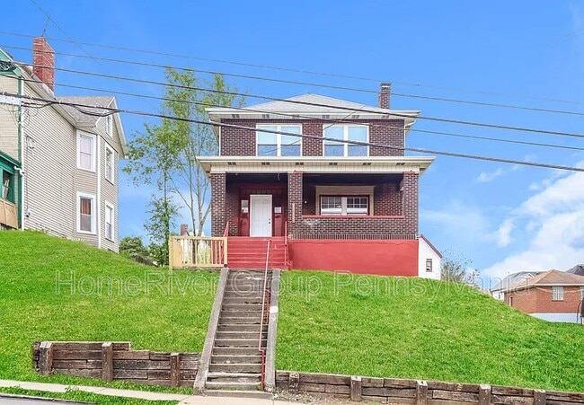 Building Photo - 2712 Versailles Ave