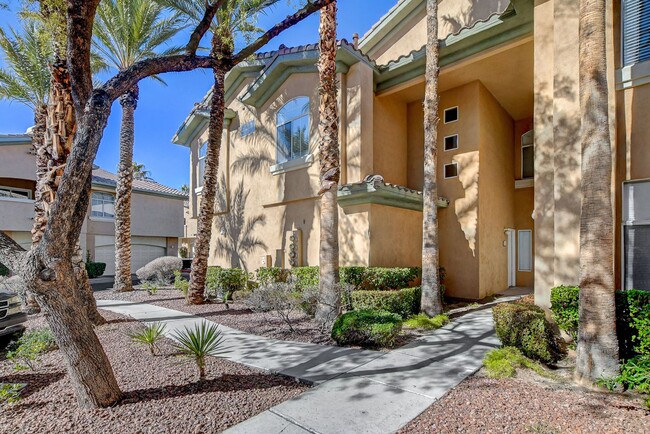 Modern 3 Bedroom Condo within a Gated Comm... - Modern 3 Bedroom Condo within a Gated Comm...