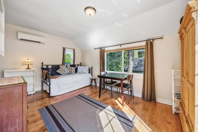 Building Photo - 142 1/2 B St - Furnished Studio Rental
