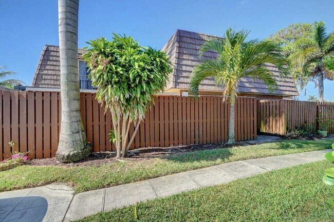 Photo - 562 Springdale Cir
