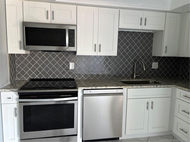 Photo - 2041 NE Collins Cir Unit 5-10