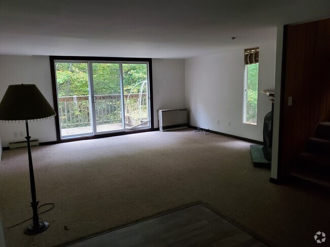 Building Photo - 48 Orris Rd Unit Upper Rental