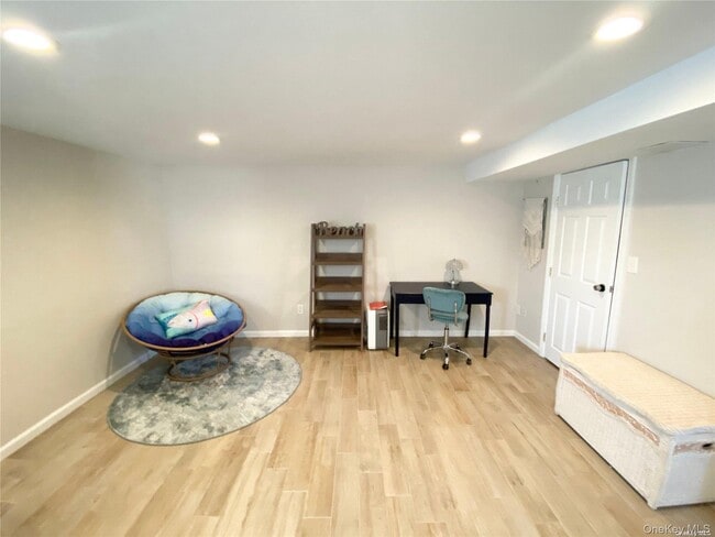 Photo - 255 Roosevelt Blvd