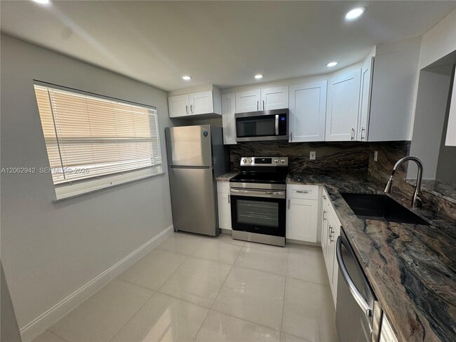 Photo - 4000 NE 170th St Unit 606