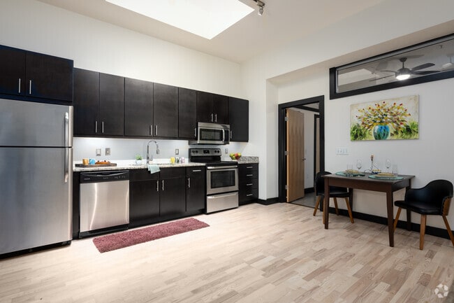 2BR, 2BA - 930SF - Kitchen