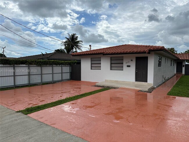 Building Photo - 6936 SW 22nd St Unit 0