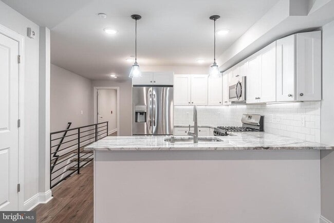 Photo - 2202 Christian St