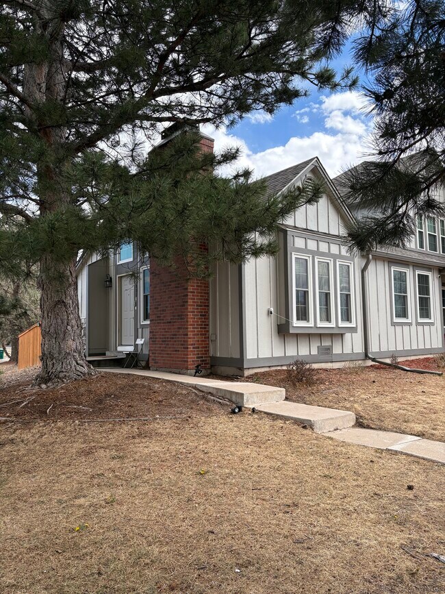 Building Photo - 5000 S Pagosa St Unit A