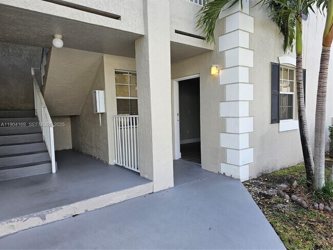 Photo - 2880 N Oakland Forest Dr Unit 102