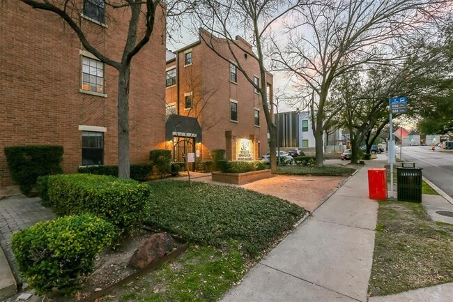 Photo - 203 E 31st St Unidad 202