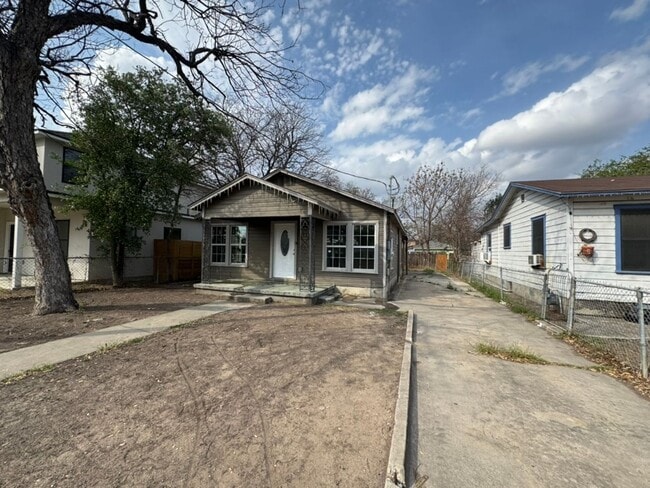Photo - 3 Bed / 2 Bath Home in South San Antonio – Easy Access to I-10 & I-37