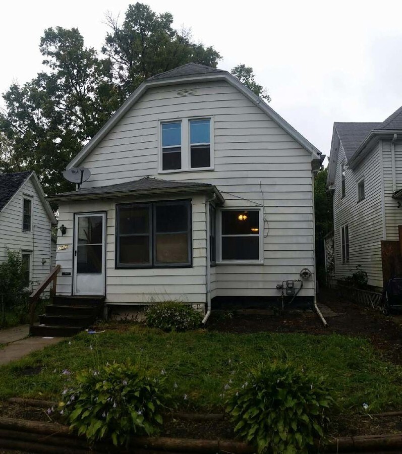 Photo - 1021 Wellington St House