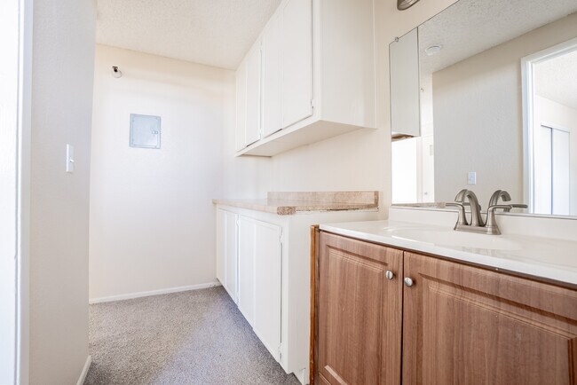 Photo - Granada Apartments