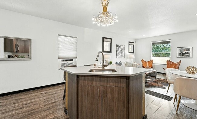 Photo - 856 Fox St Apartments