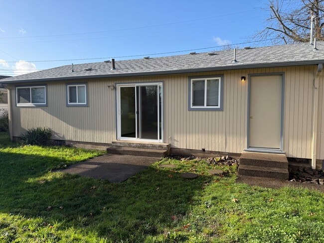 Photo - Nice single level 2 bedroom 1 bath house in Springfield!