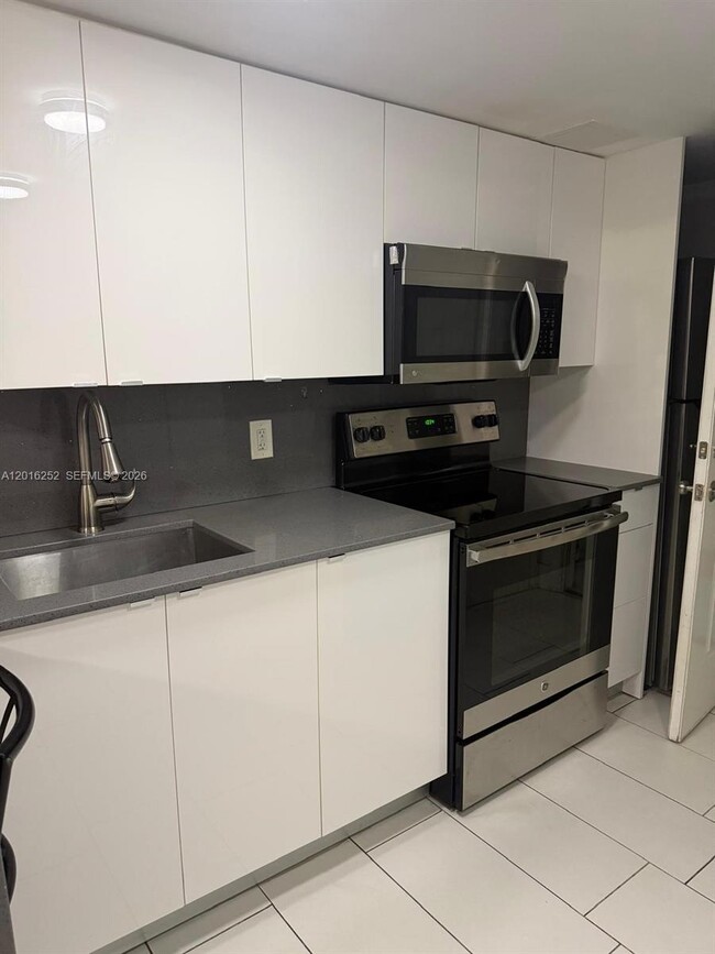 Photo - 450 SW 3rd St Unit 8