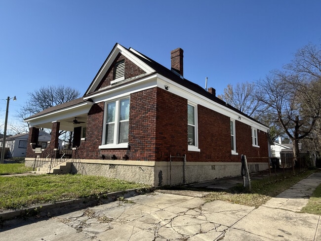 Photo - 1371 Ridgeway St