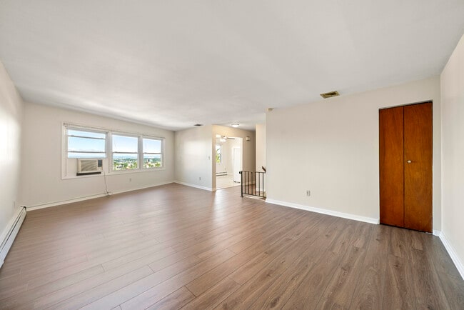 Photo - 1023 Morningside Ln