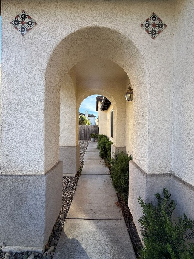 Photo - Beautiful Bradley Square Single Story Home With Easy Access to Shopping/101 Frwy