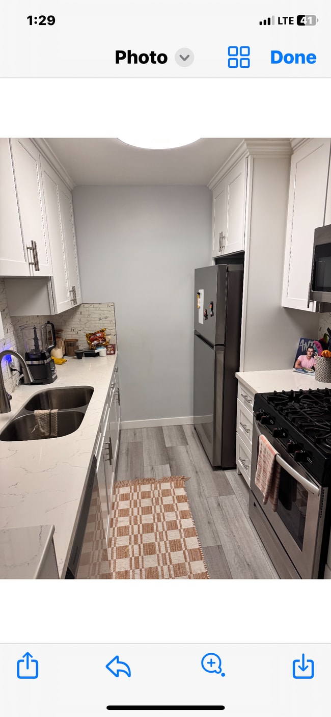Kitchen - 1947 Pelham Ave Unit 2
