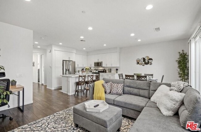 Photo - 4720 E Washington Ave