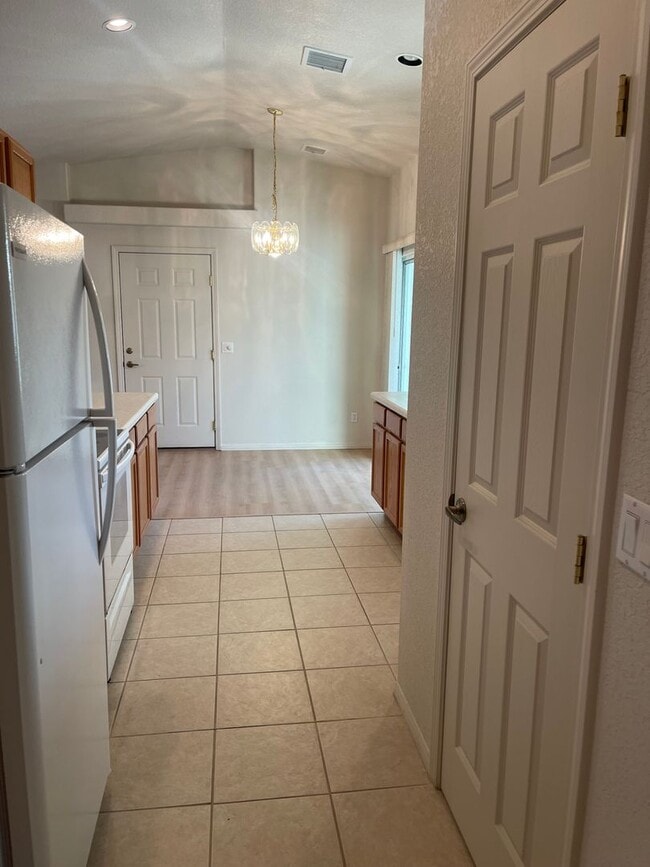 Photo - Occupied - 2 bedroom 2 bath in Aspen Shadows Contact Property Pros Property Management for more d...