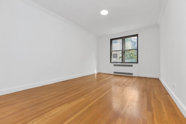 Photo - 350 E 54th St