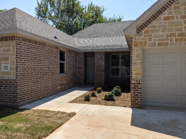 Photo - 532 W Ford St