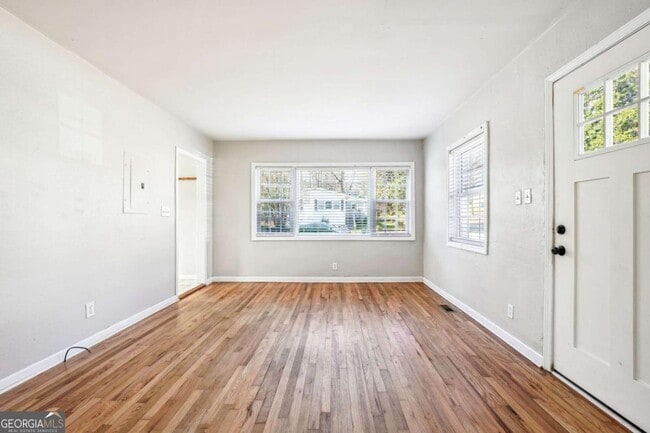 Photo - 2015 Bixby St SE