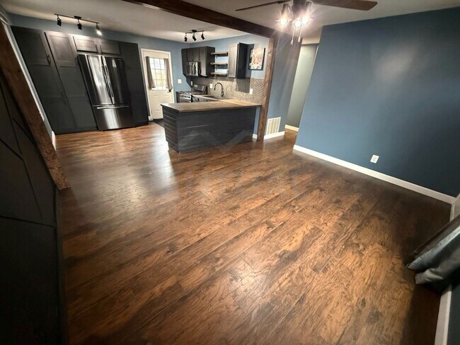 Photo - 6412 Marcy St