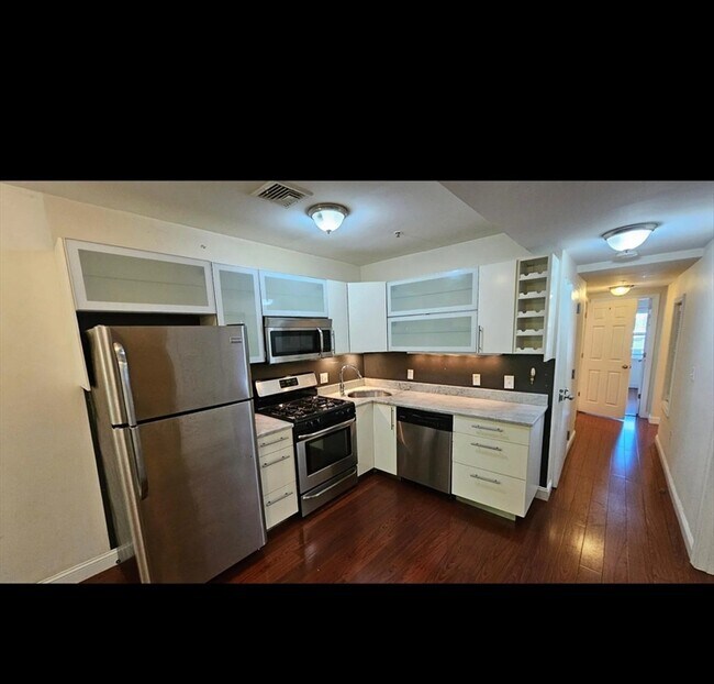 Photo - 191 Everett St Unit 2