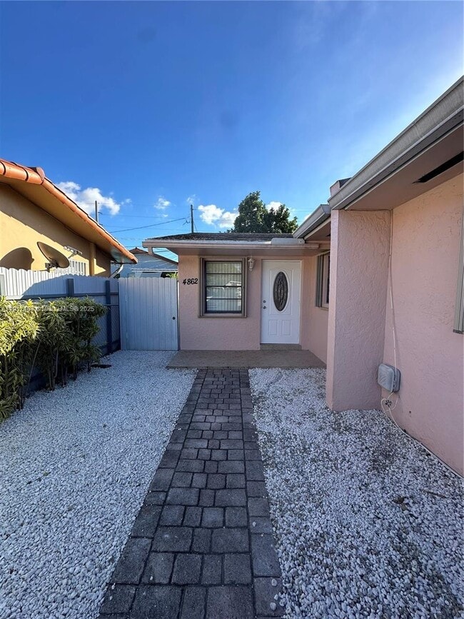 Building Photo - 4862 NW 4th Terrace Unit 4862