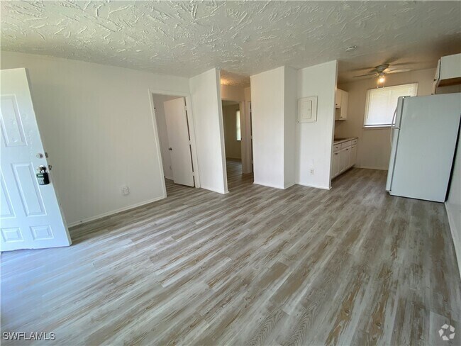 Building Photo - 3213 Jeffcott St Rental
