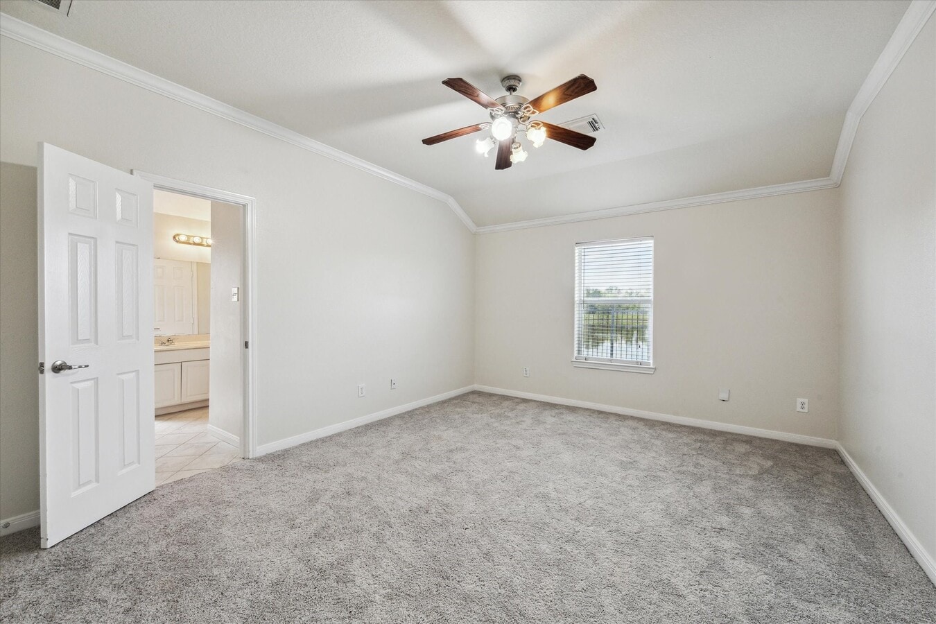 Photo - 1805 Clover Patch