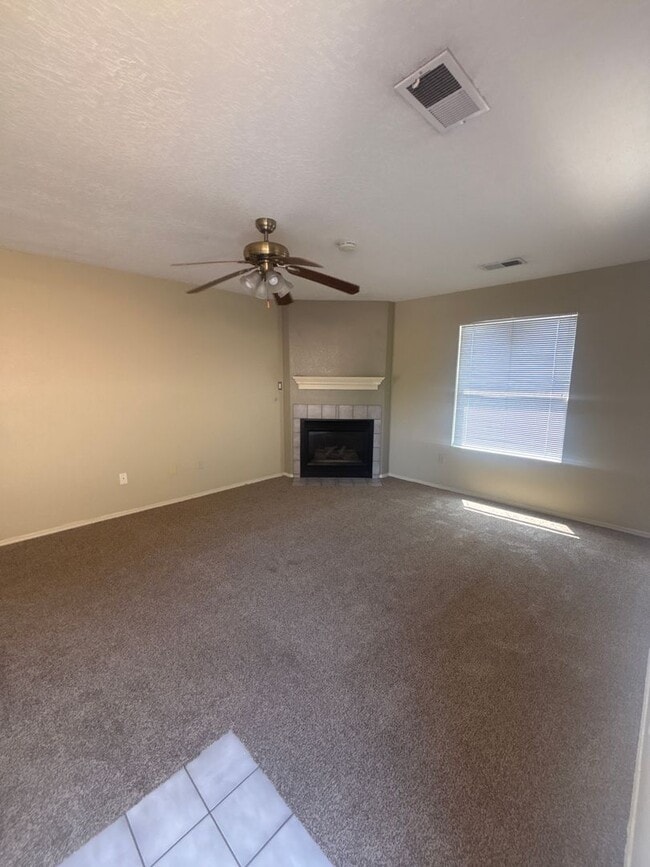 Photo - 6405 La Habra Ln NE