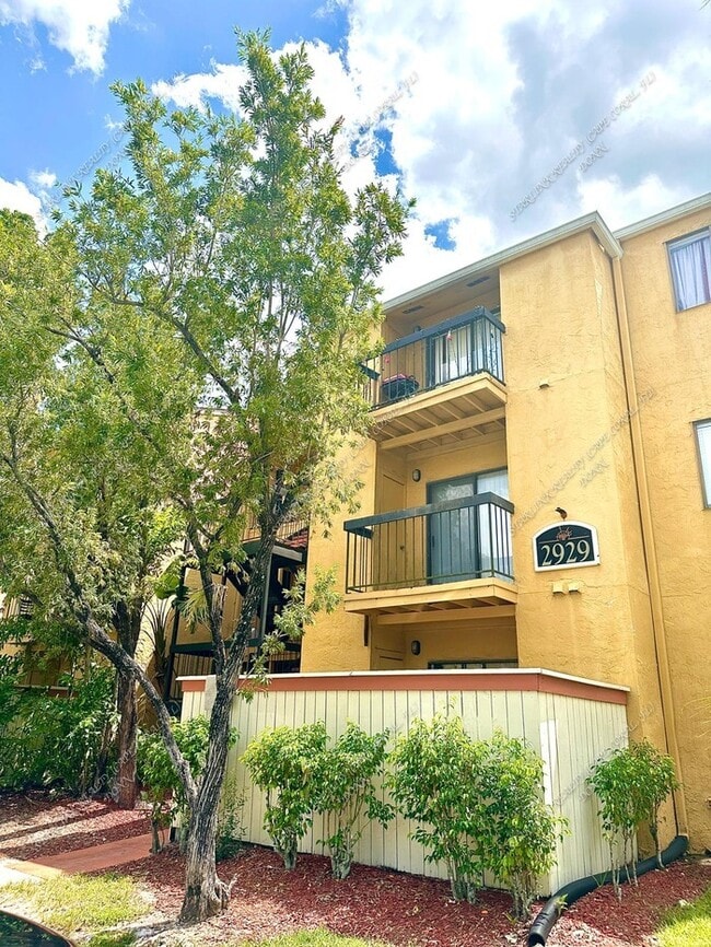 Photo - 2929 Winkler Ave Unit APT 1018