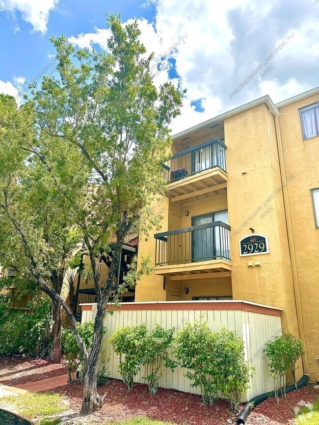 Building Photo - 2929 Winkler Ave Unit APT 1018