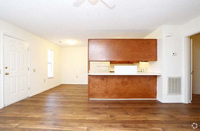 2HAB, 1BA - 900 ft²- Sala de estar - Magnolia Trace Townhomes