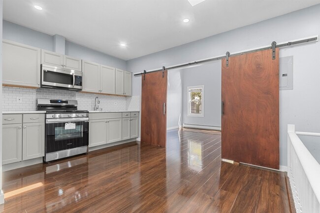 Building Photo - 161 Van Horne St Unit 2 Rental