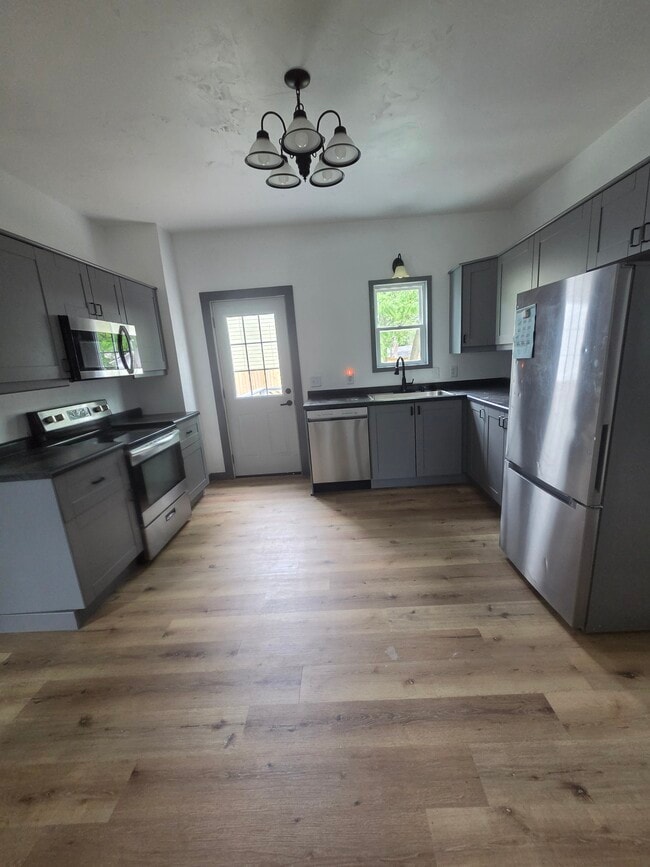Photo - 741 Marinette Ave
