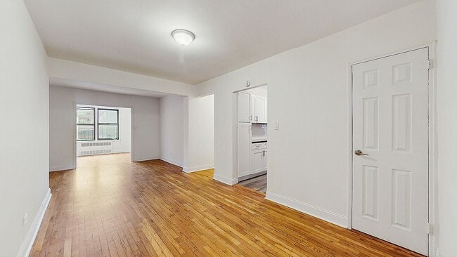 Photo - 282 E 35th St