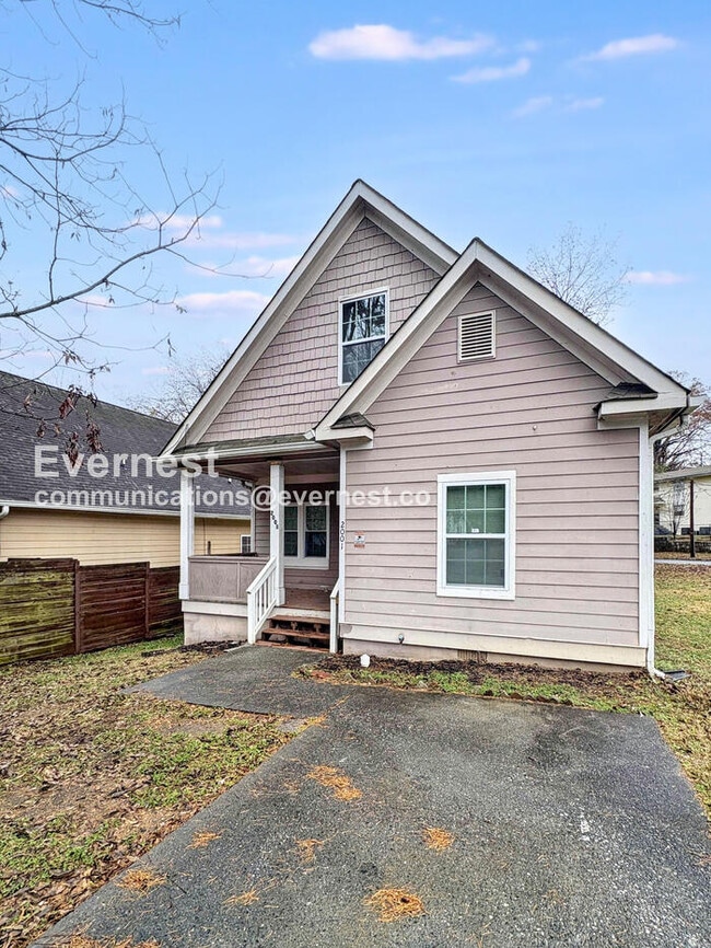 Photo - 2001 Chicago Ave NW