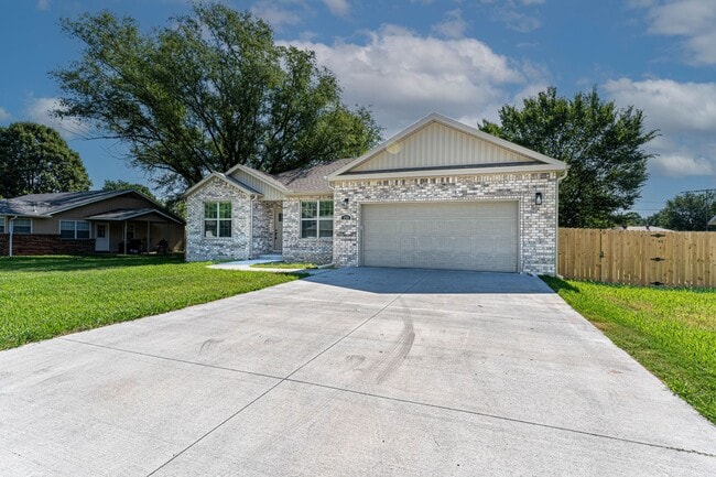 Photo - Great home in centerton